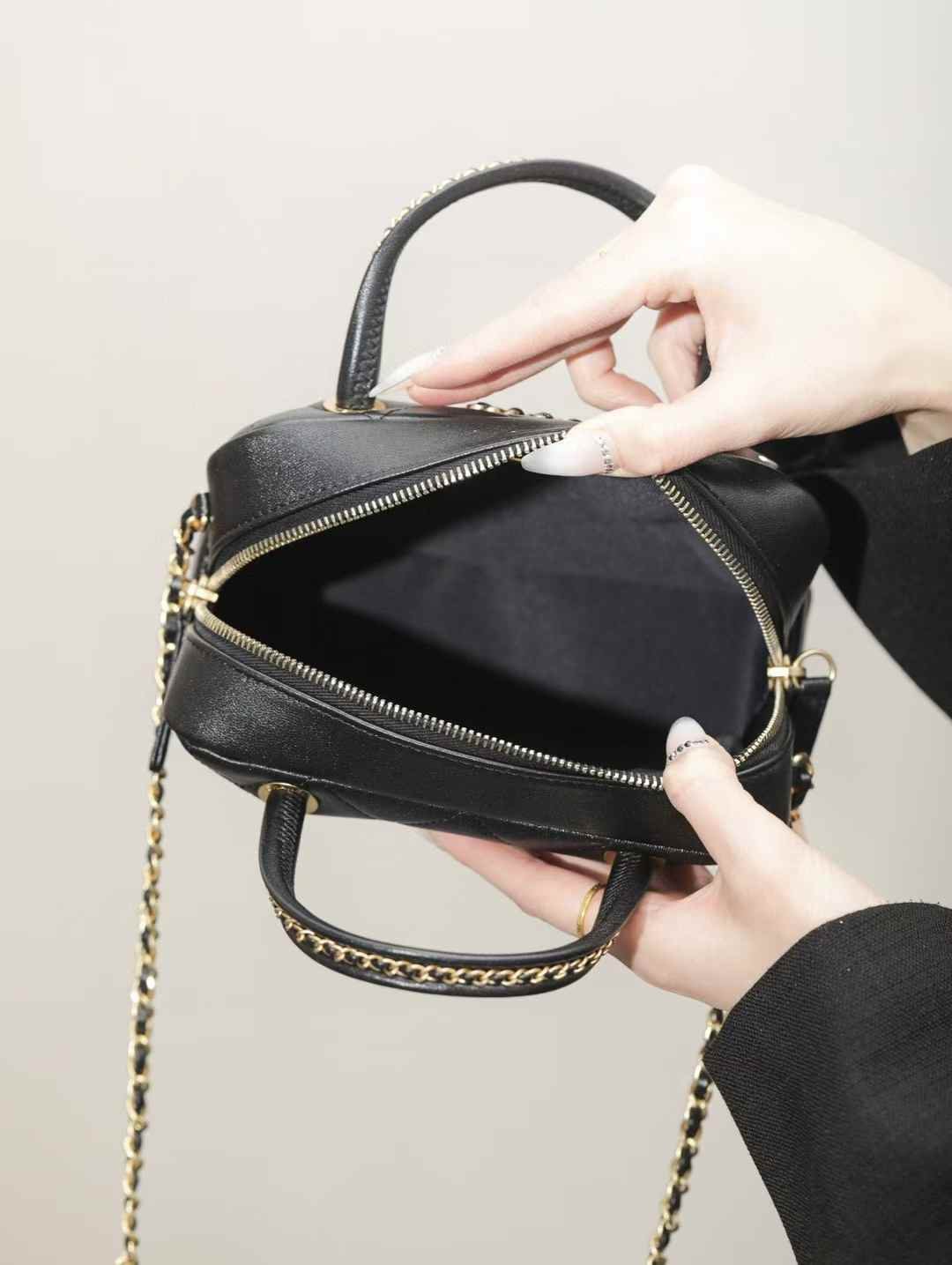 CHANEL 25C Bowling bag