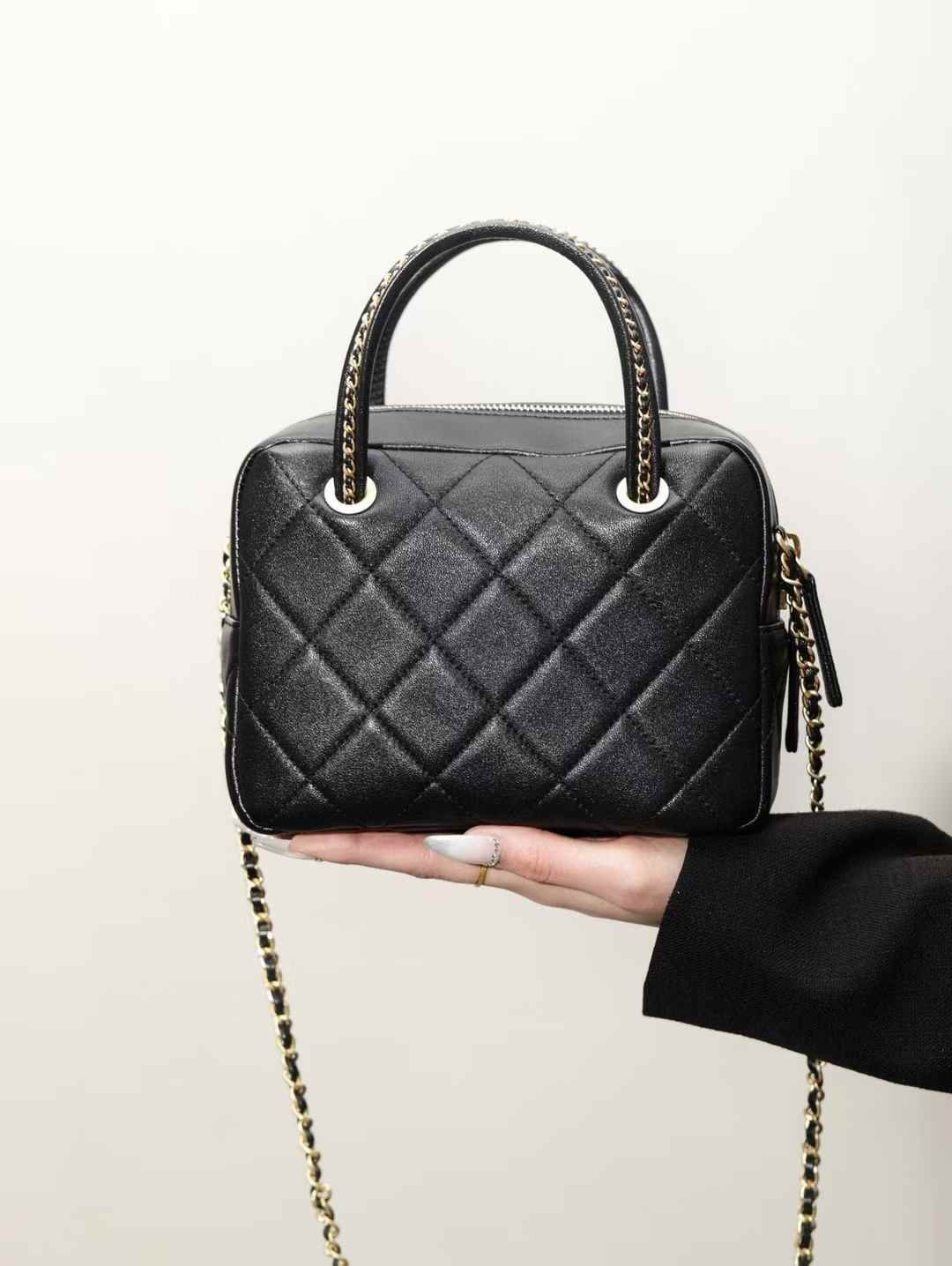CHANEL 25C Bowling bag