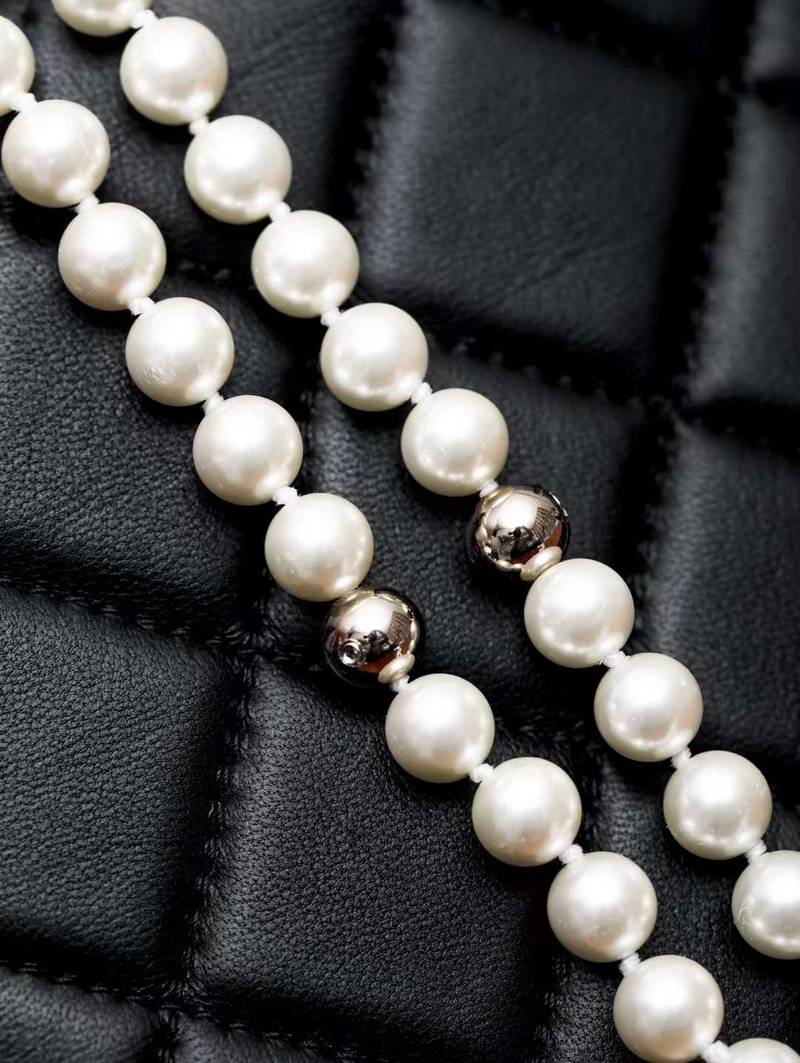 CHANEL clutch with chain