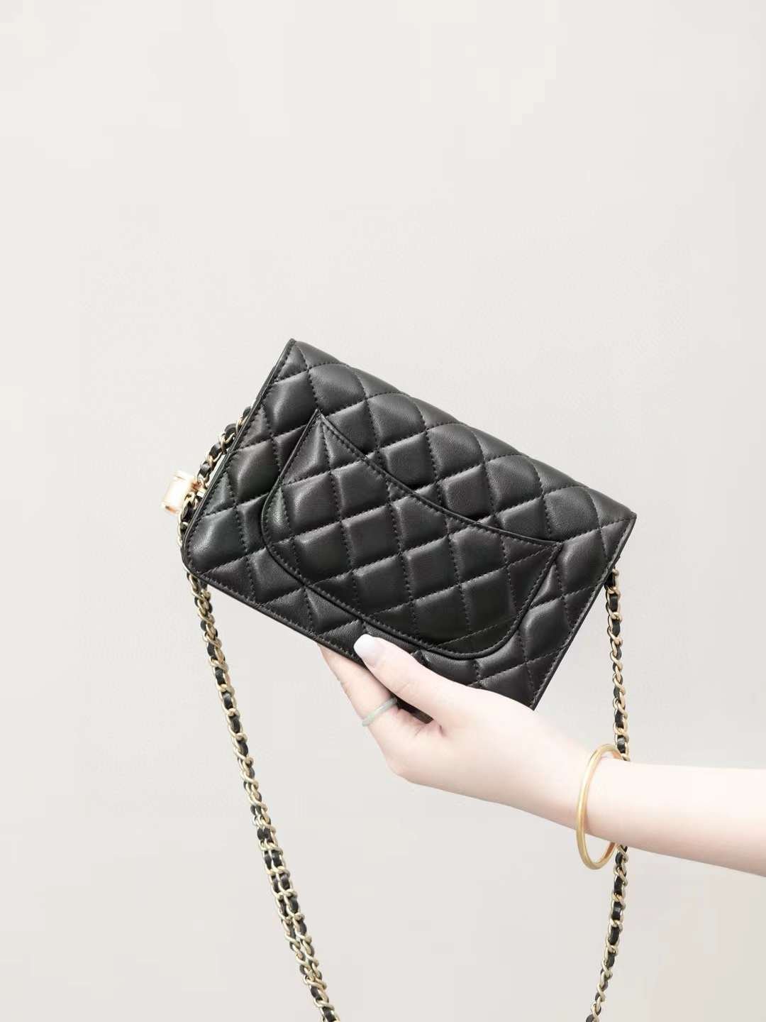 CHANEL wallet on chain