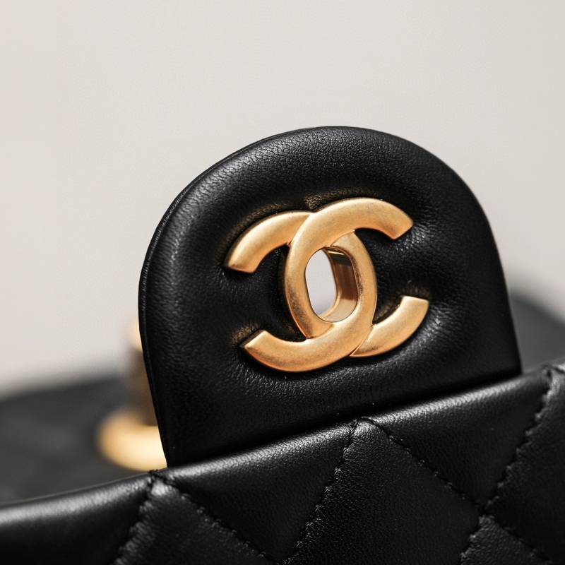 CHANEL Flap Bag 20cm