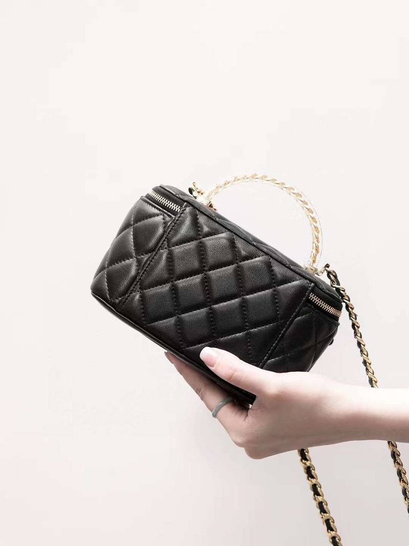 CHANEL clutch with chain