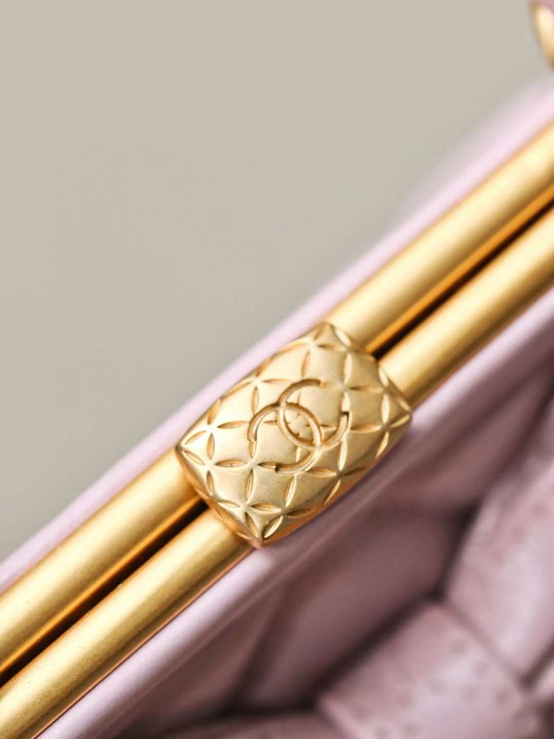 CHANEL clutch with chain