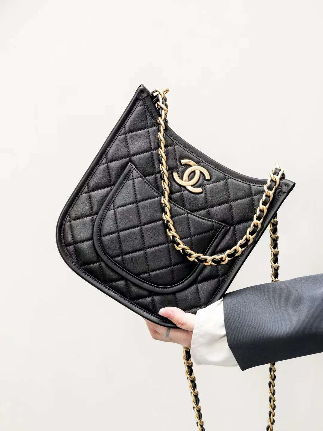 CHANEL HOBO HANDBAG