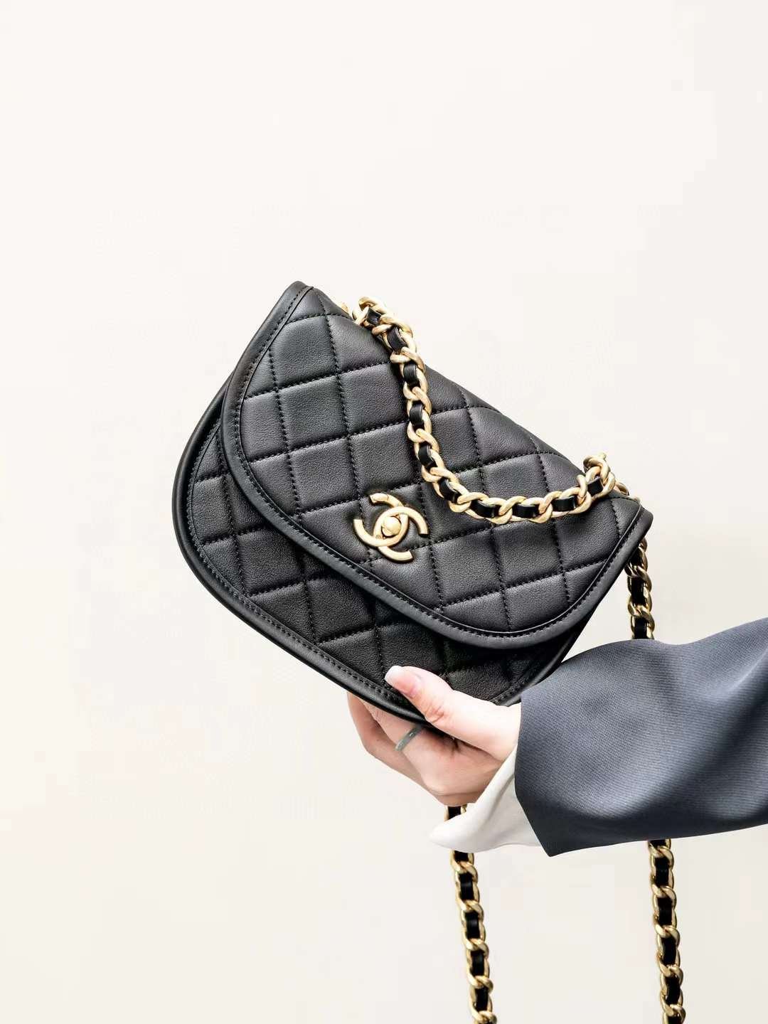 CHANEL MESSENGER BAG