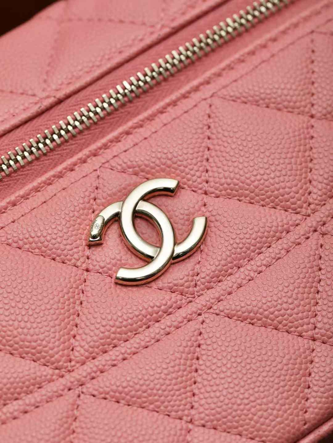 CHANEL Long Vanity with Chain