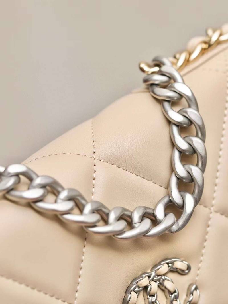 CHANEL classics 19 woc