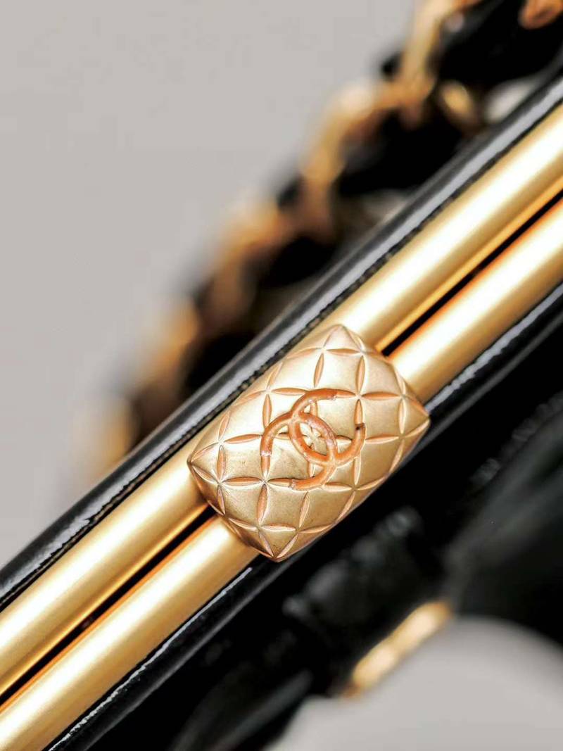 CHANEL clutch with chain