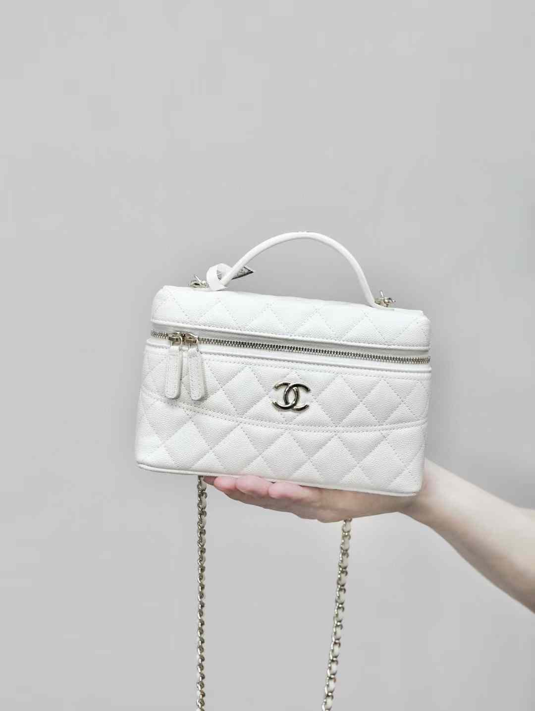 CHANEL Long Vanity with Chain