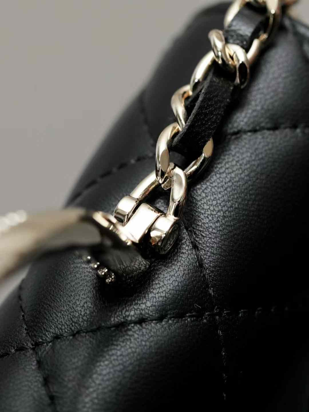 CHANEL Chain wallet