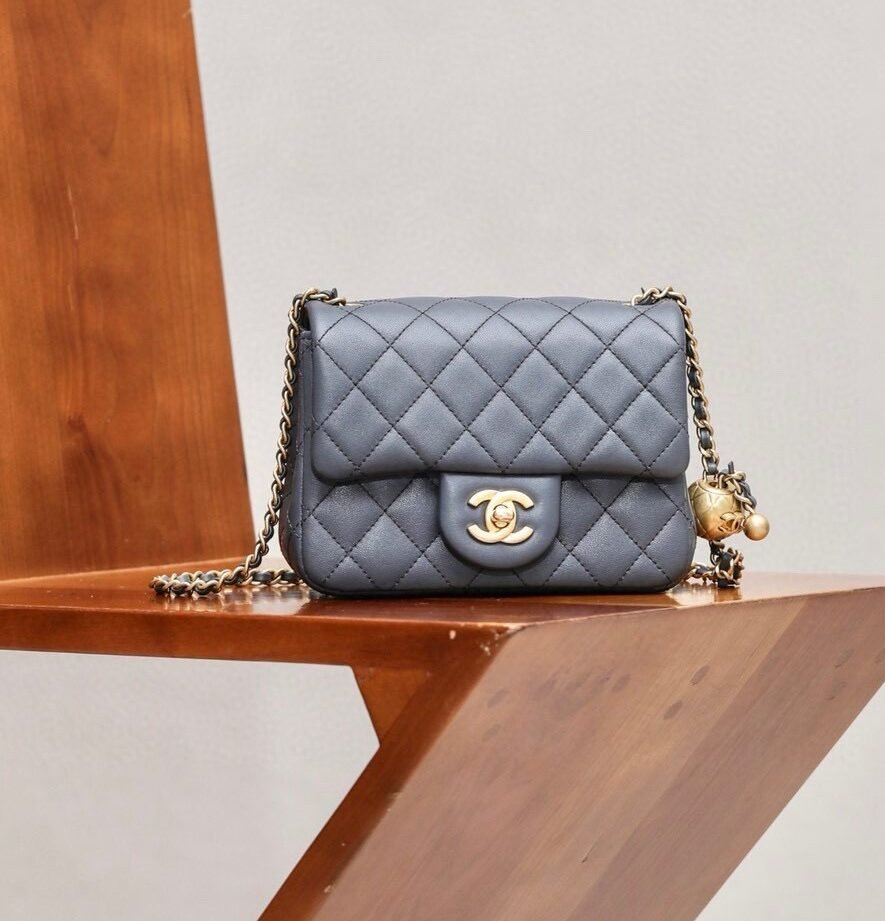 CHANEL Flap Bag 17cm