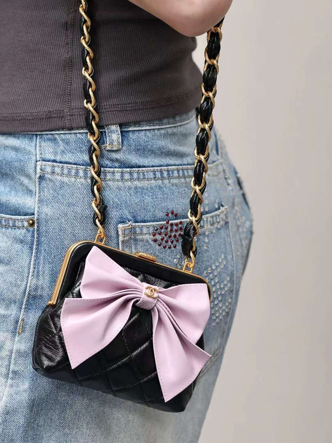 CHANEL clutch with chain
