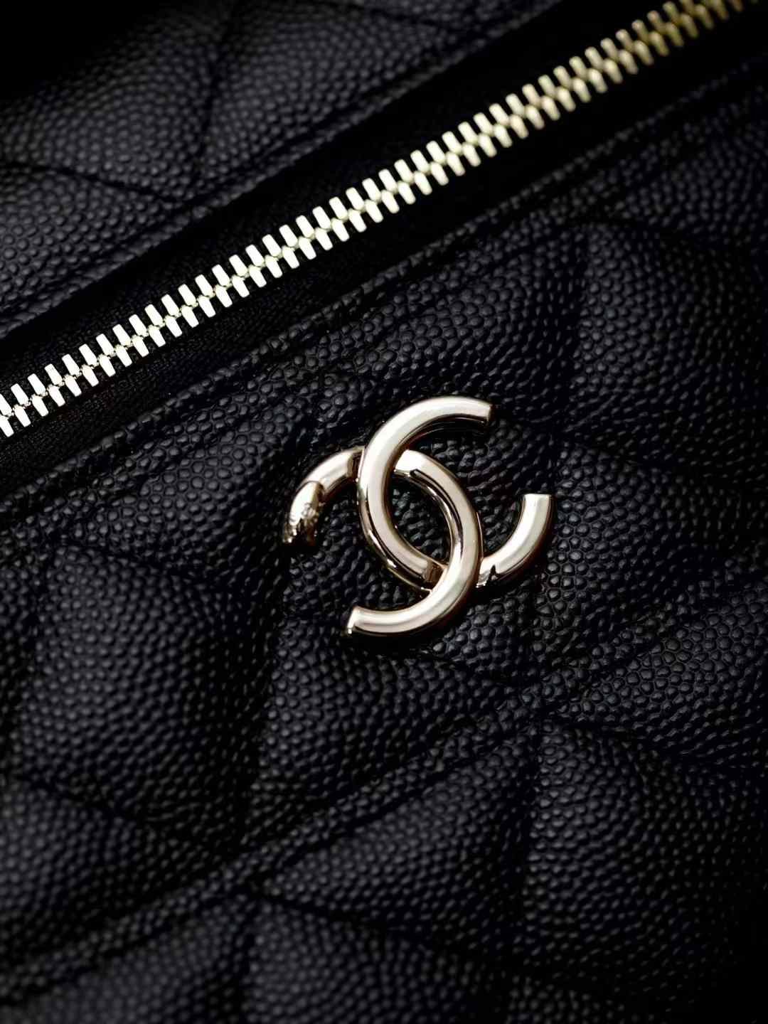 CHANEL Long Vanity with Chain