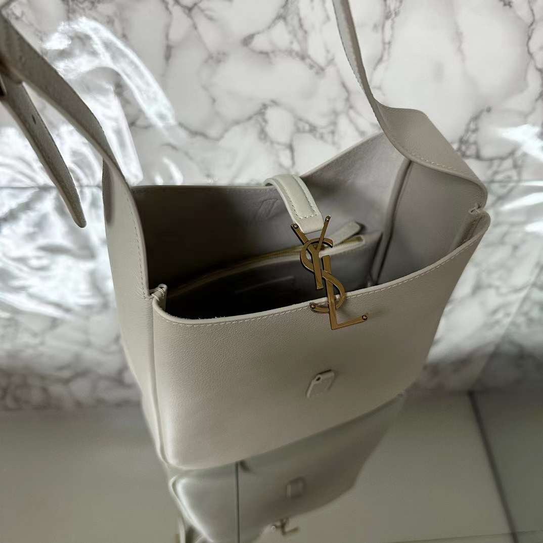 YSL LE 5  7 Hobo Bag