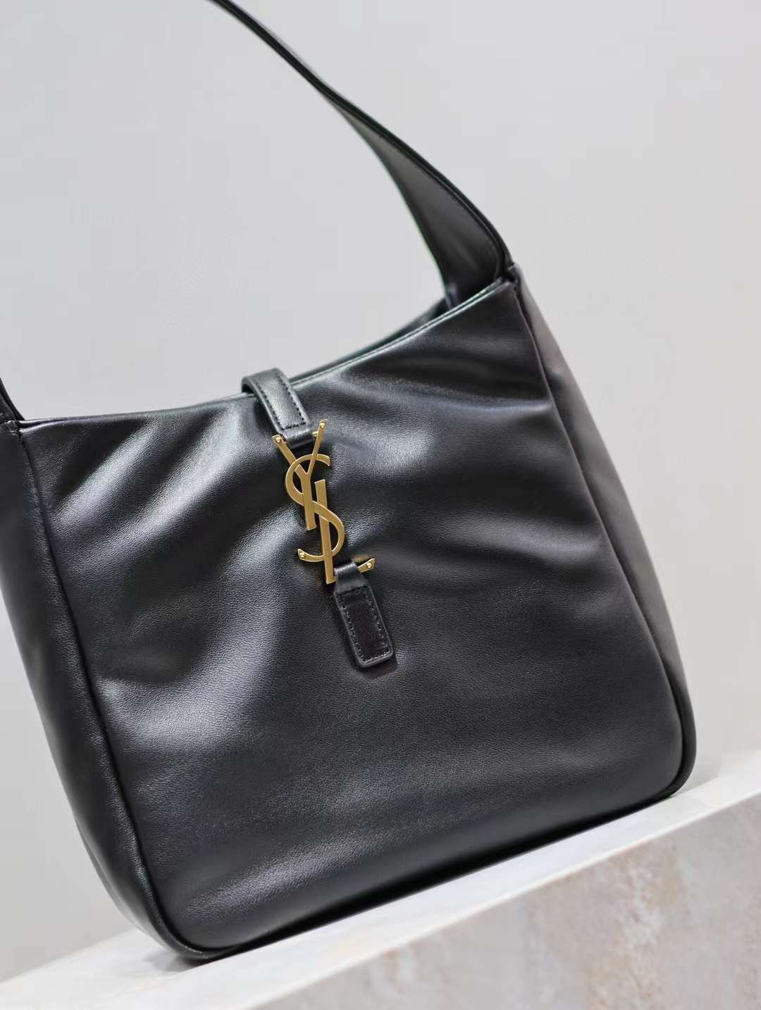 YSL LE 5  7 Hobo Bag in Suede