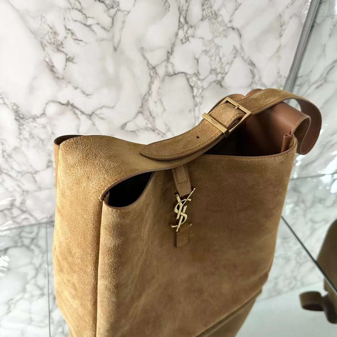 YSL LE 5  7 Hobo Bag in Lambskin