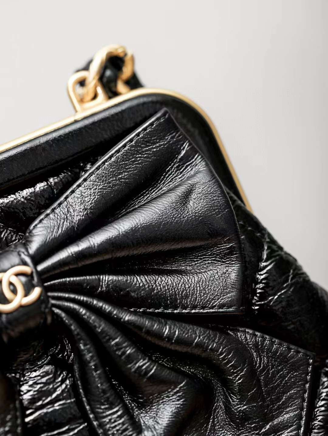 CHANEL clutch with chain