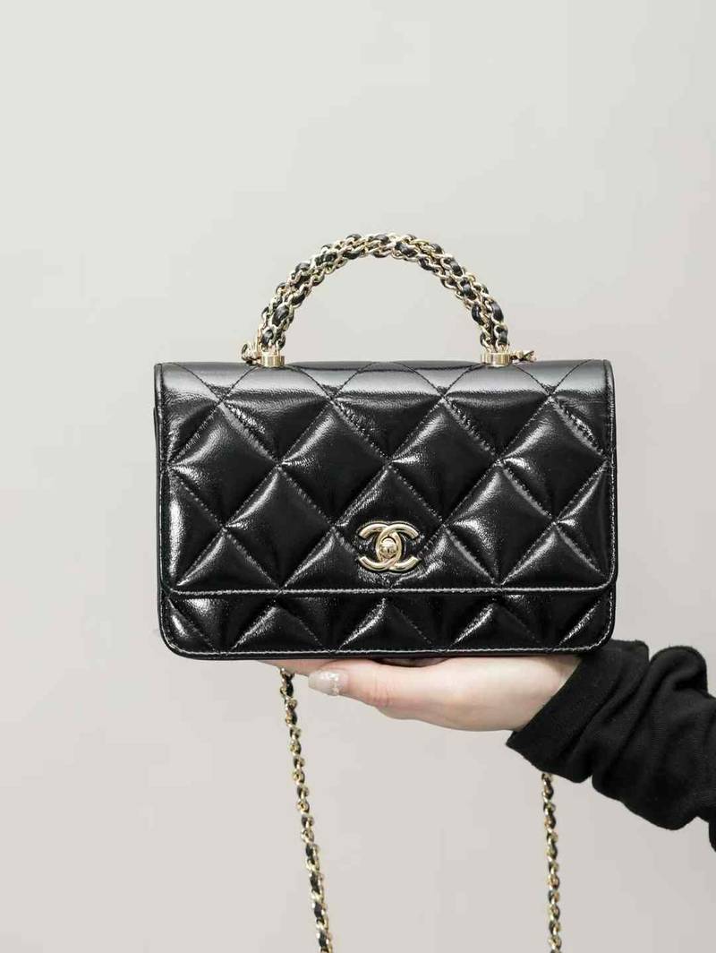 CHANEL Chain wallet