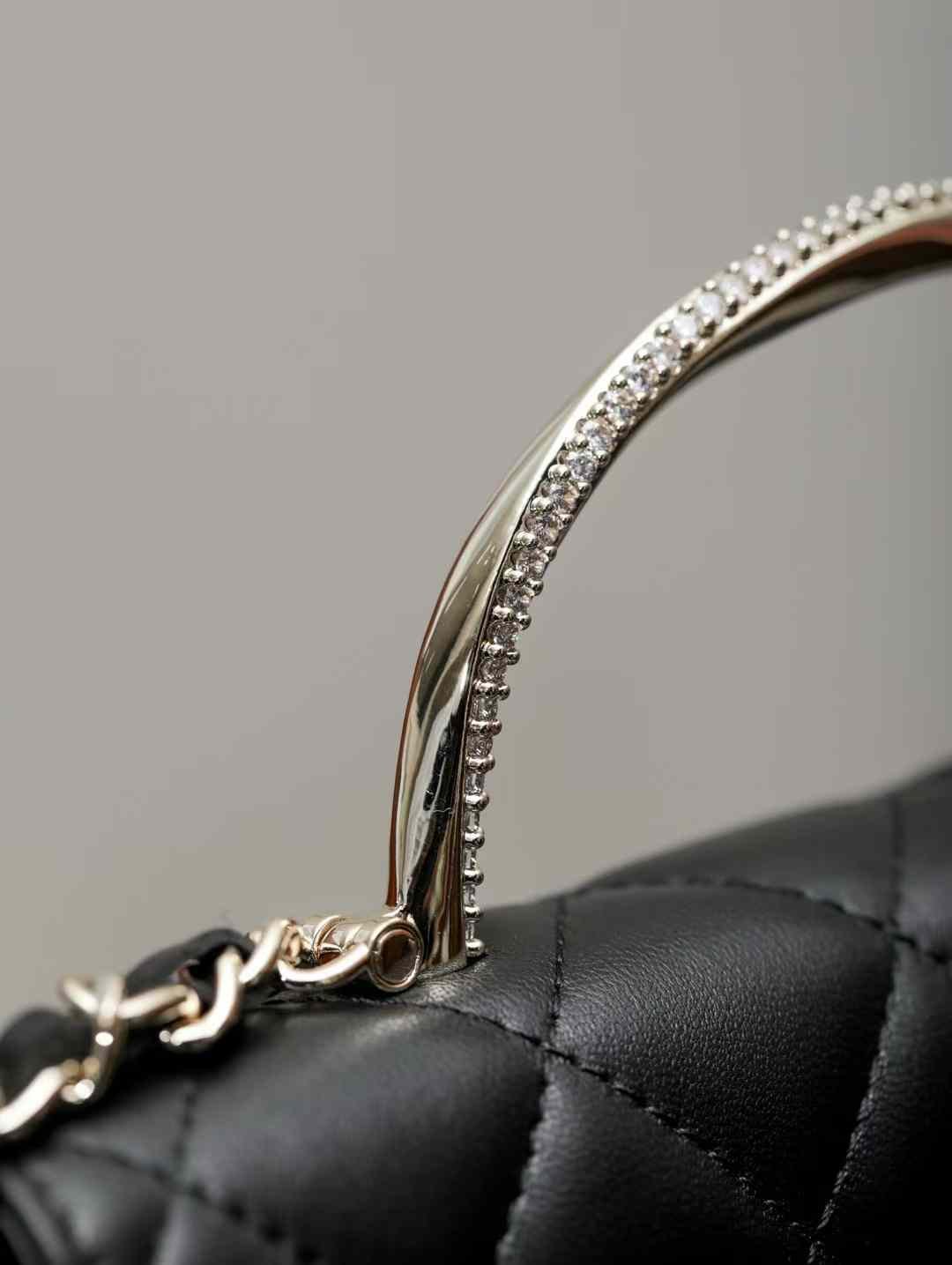 CHANEL Chain wallet