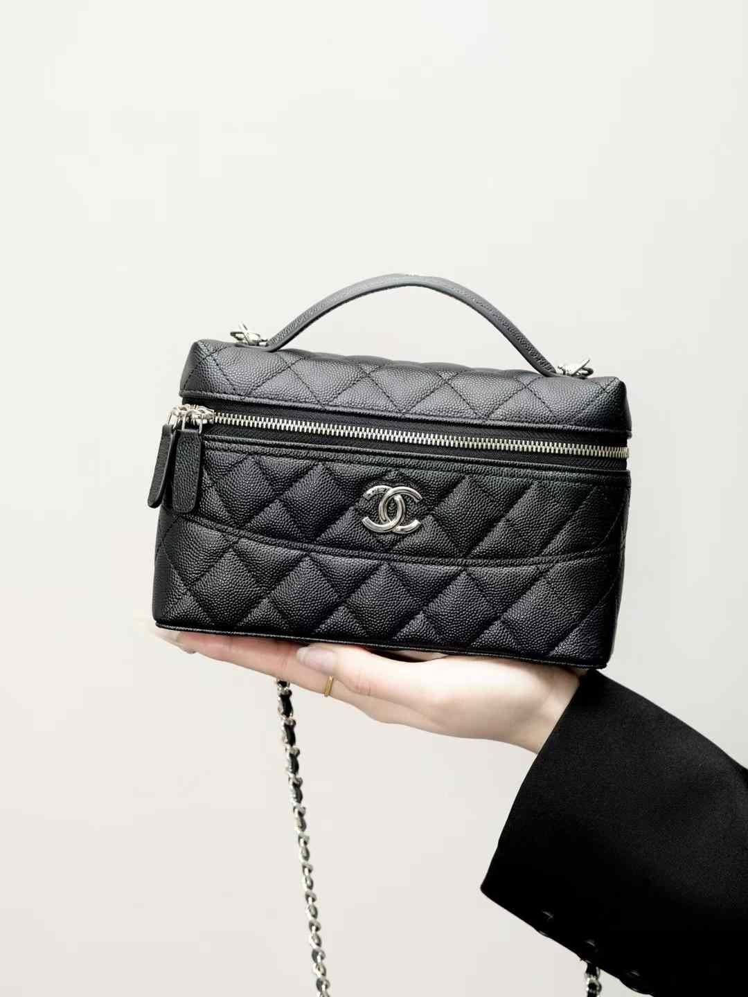 CHANEL Long Vanity with Chain