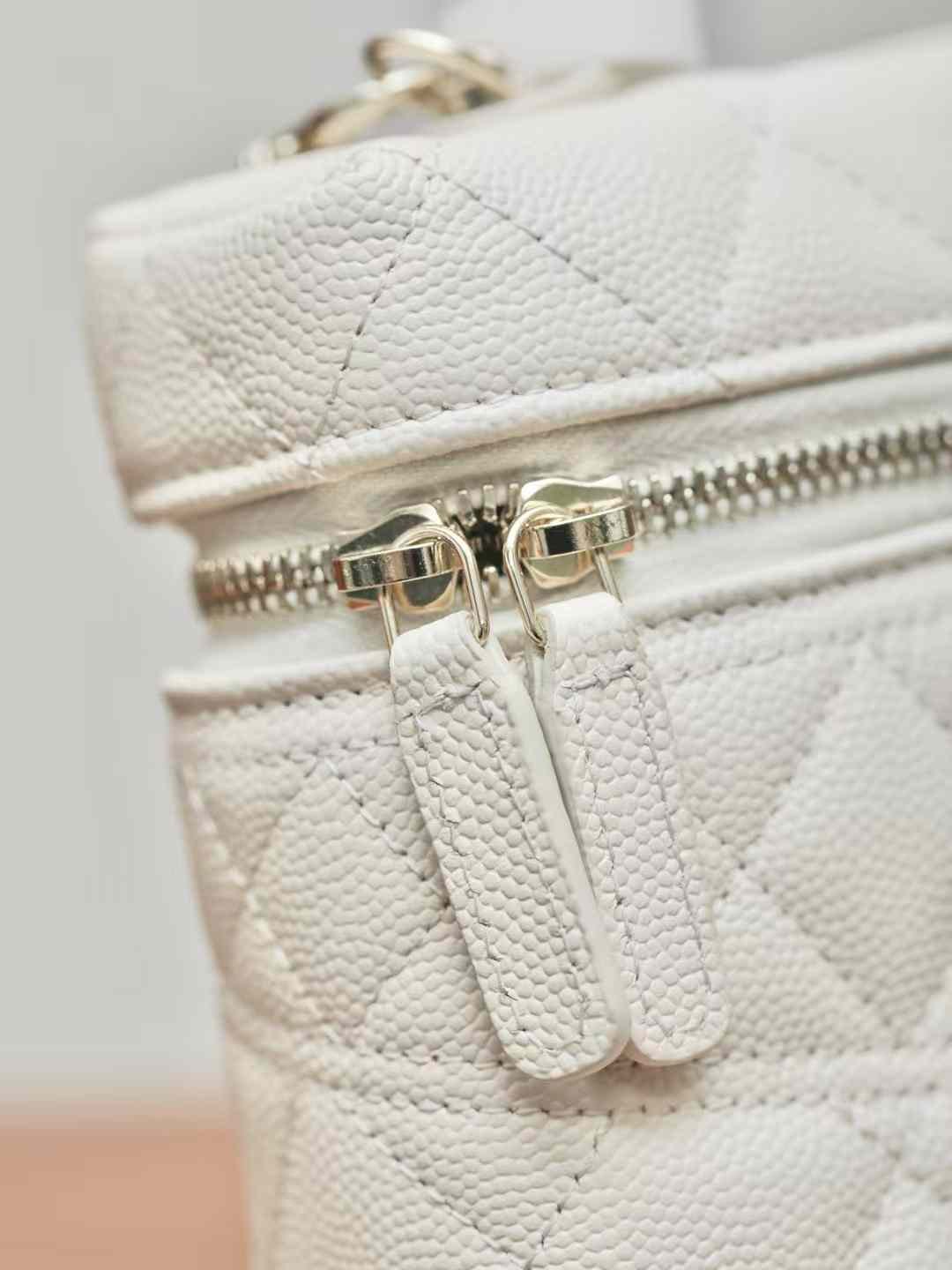 CHANEL Long Vanity with Chain