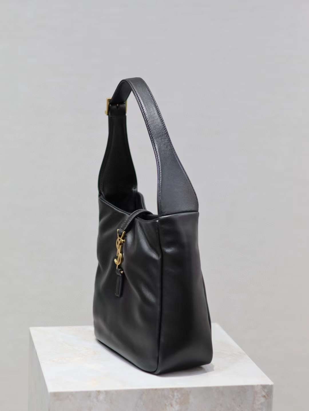 YSL LE 5  7 Hobo Bag in Suede
