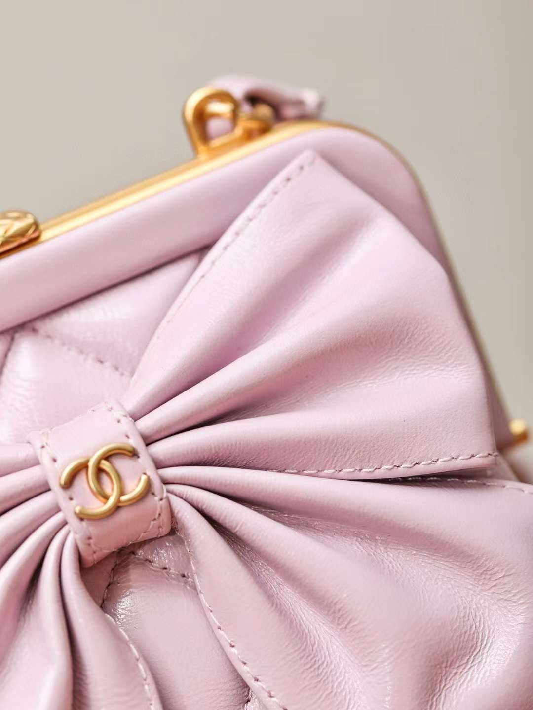 CHANEL clutch with chain