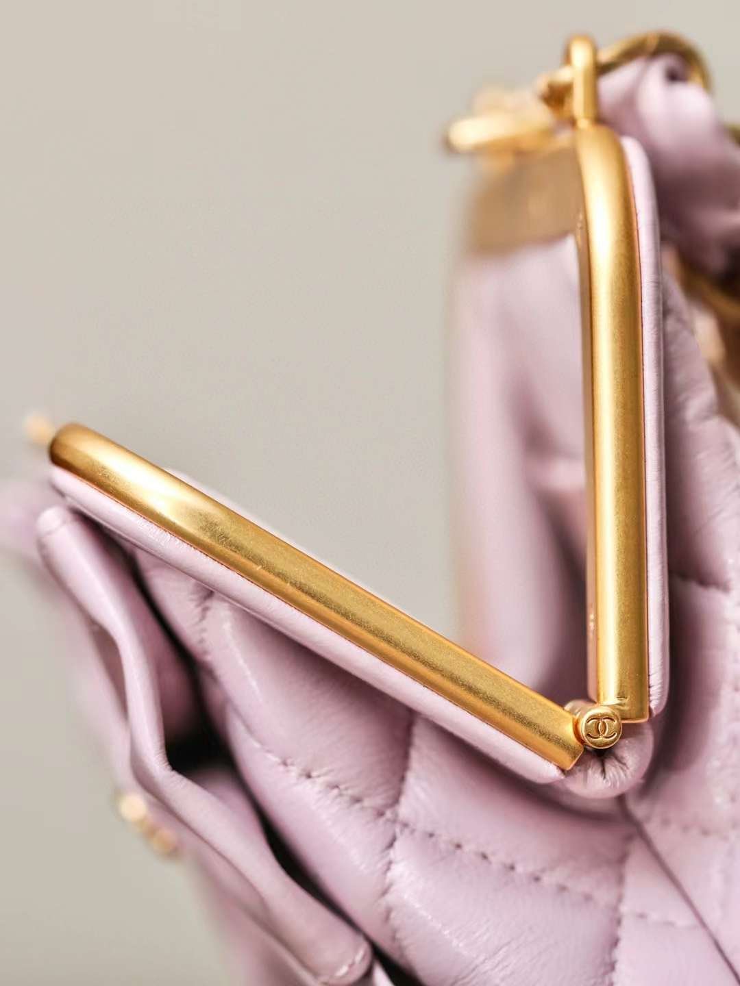 CHANEL clutch with chain