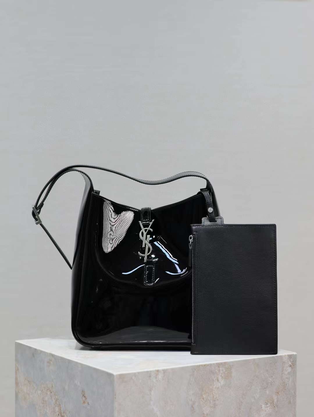 YSL LE 5  7 Hobo Bag in Patent Leather