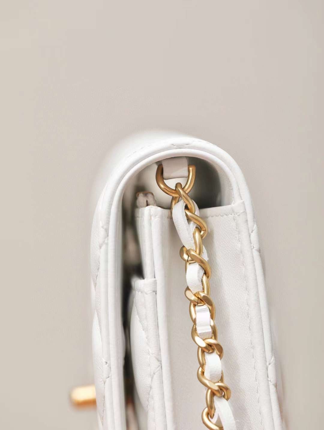 CHANEL wallet on chain