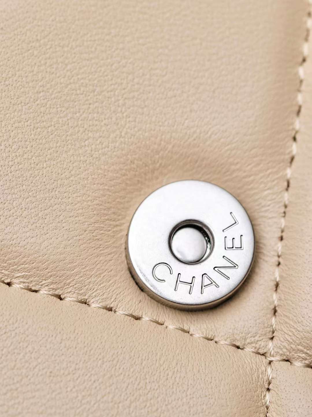 CHANEL classics 19 woc