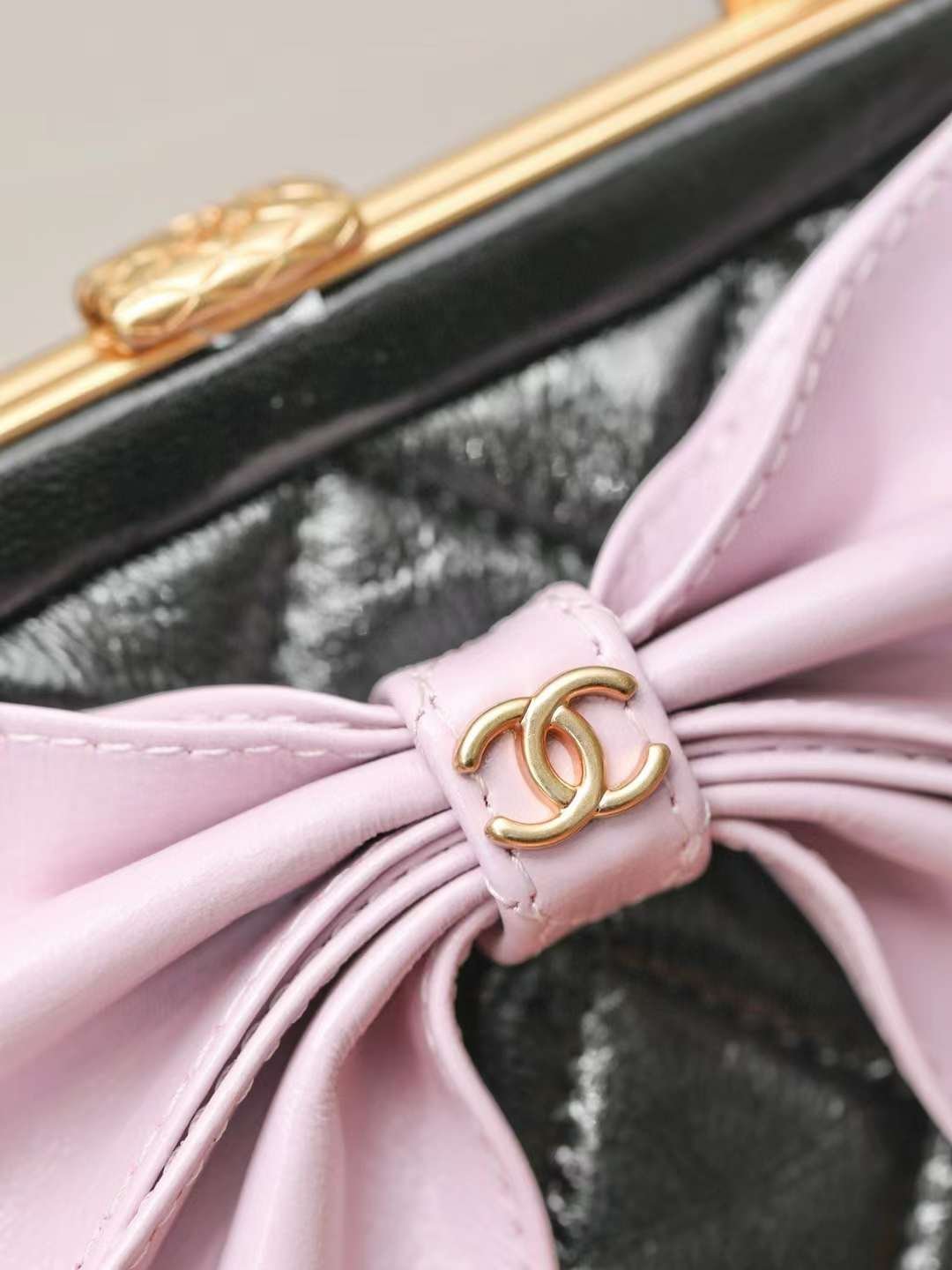 CHANEL clutch with chain