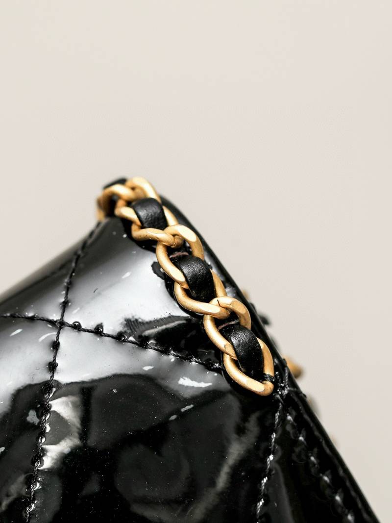 CHANEL clutch with chain