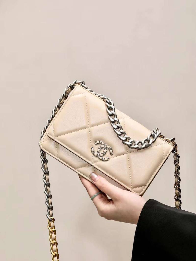 CHANEL classics 19 woc
