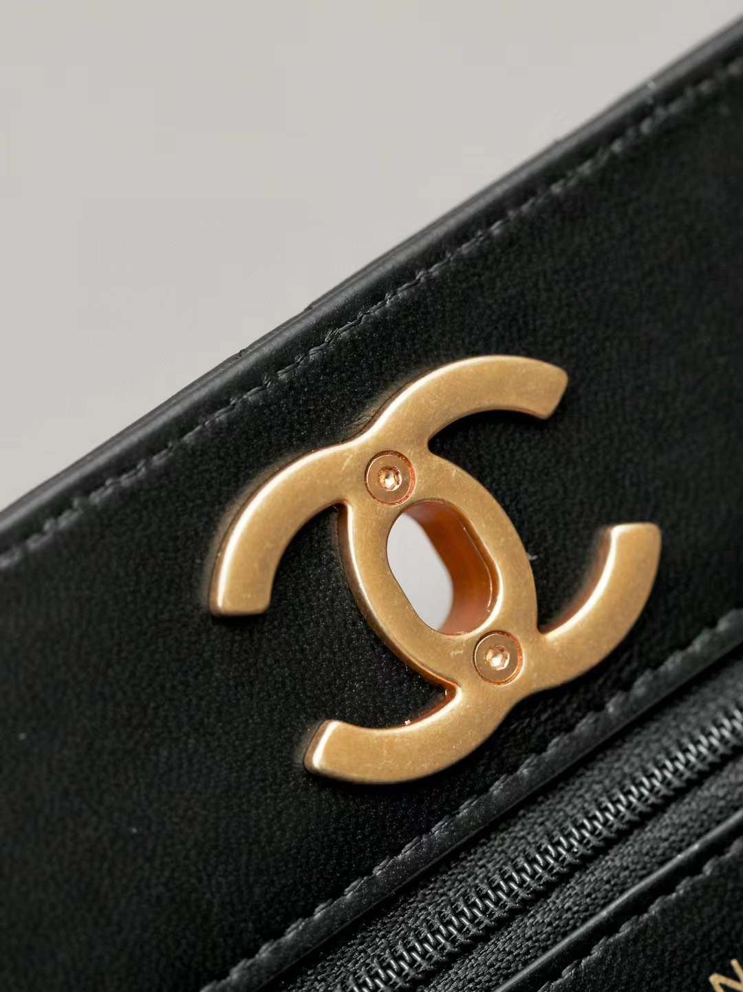 CHANEL wallet on chain