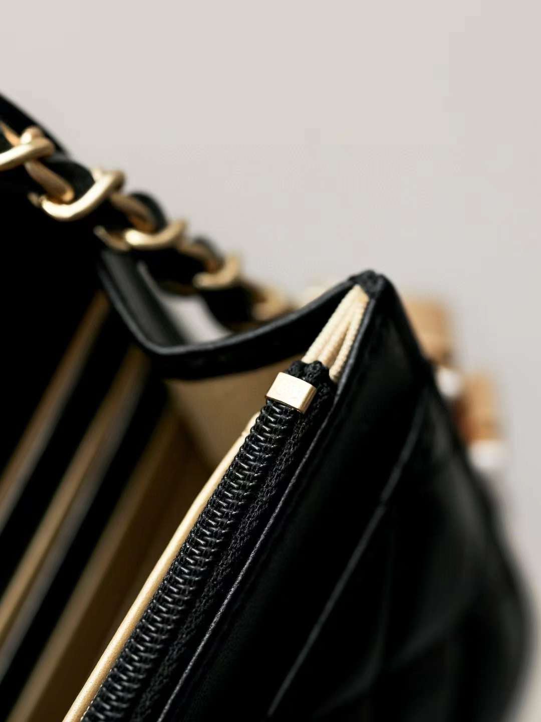 CHANEL wallet on chain