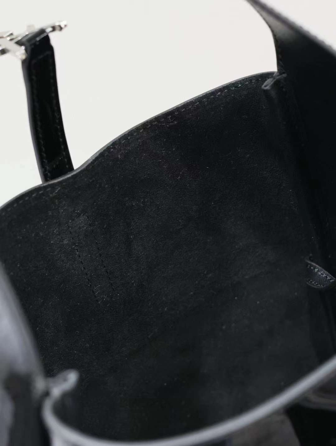 YSL LE 5  7 Hobo Bag in Patent Leather