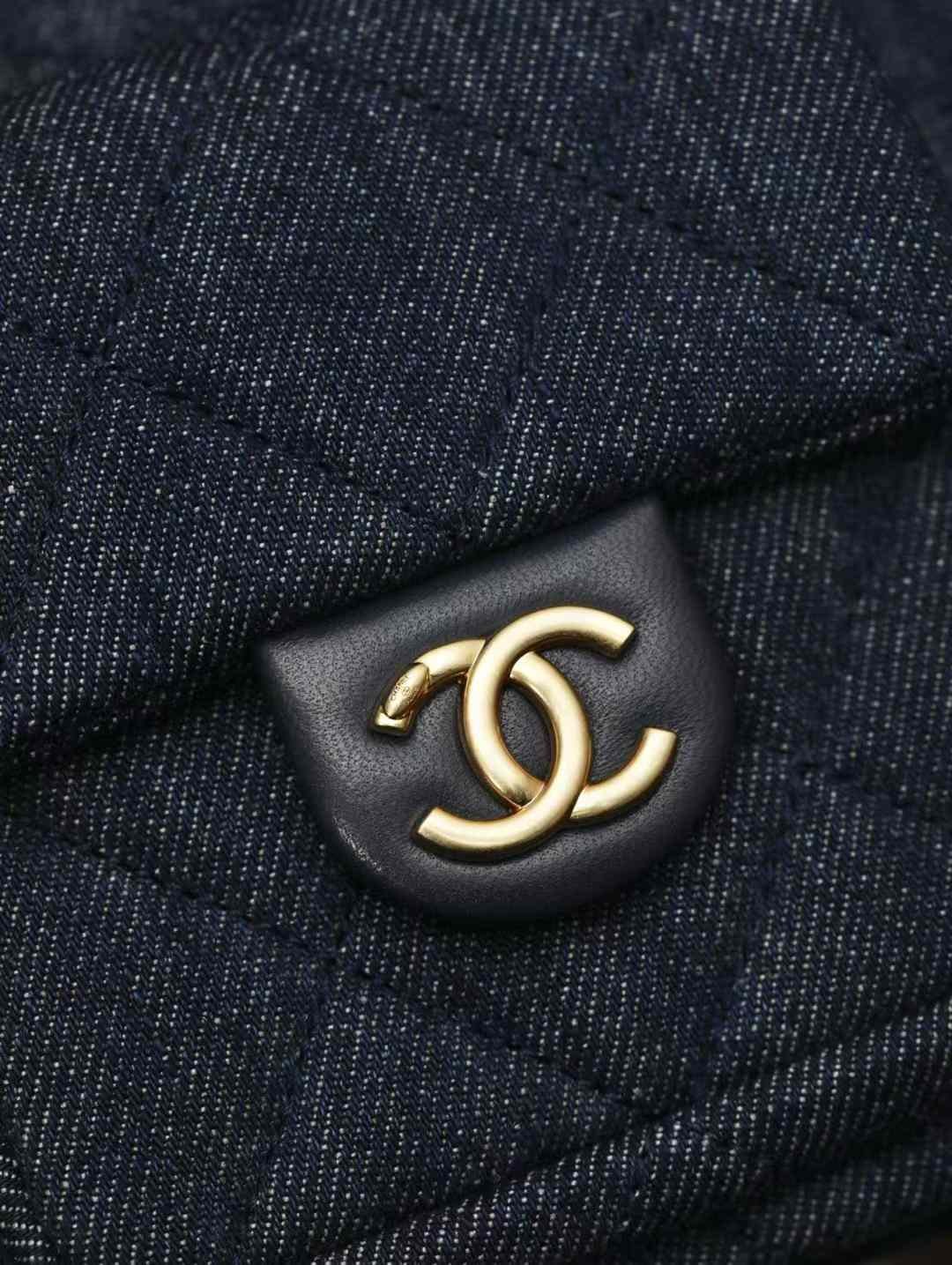 CHANEL Large Hobo Bag