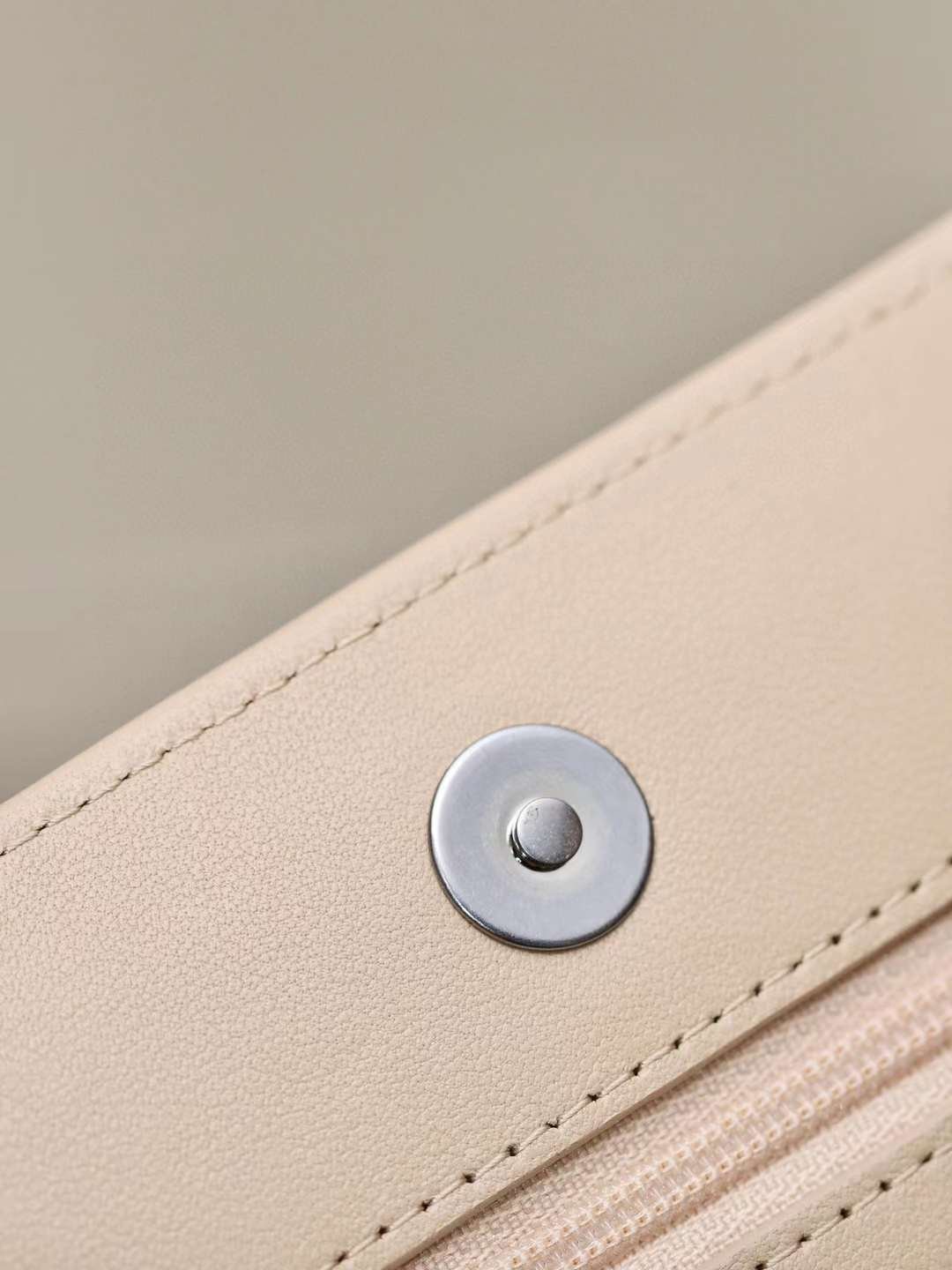 CHANEL classics 19 woc