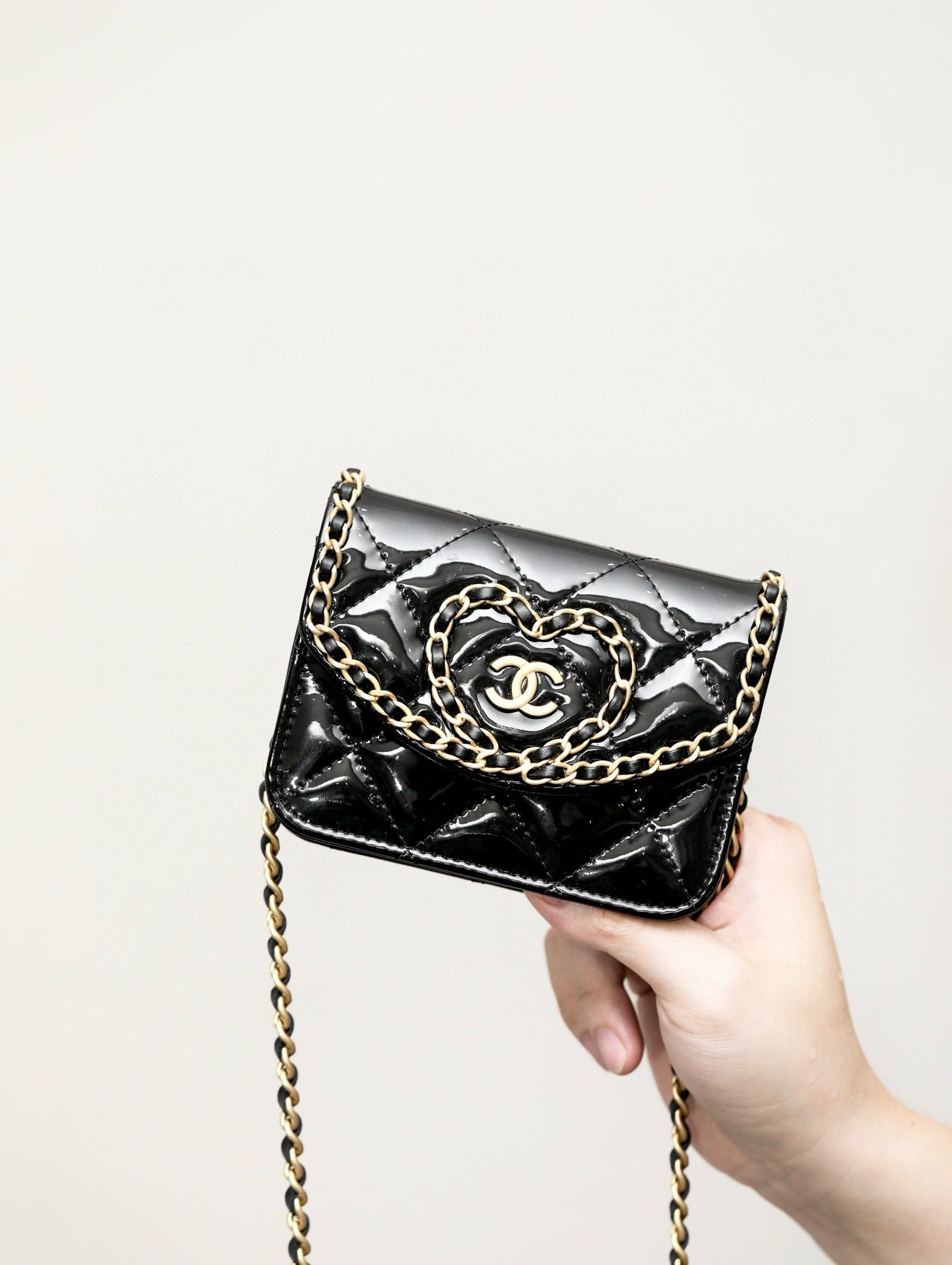 CHANEL clutch with chain