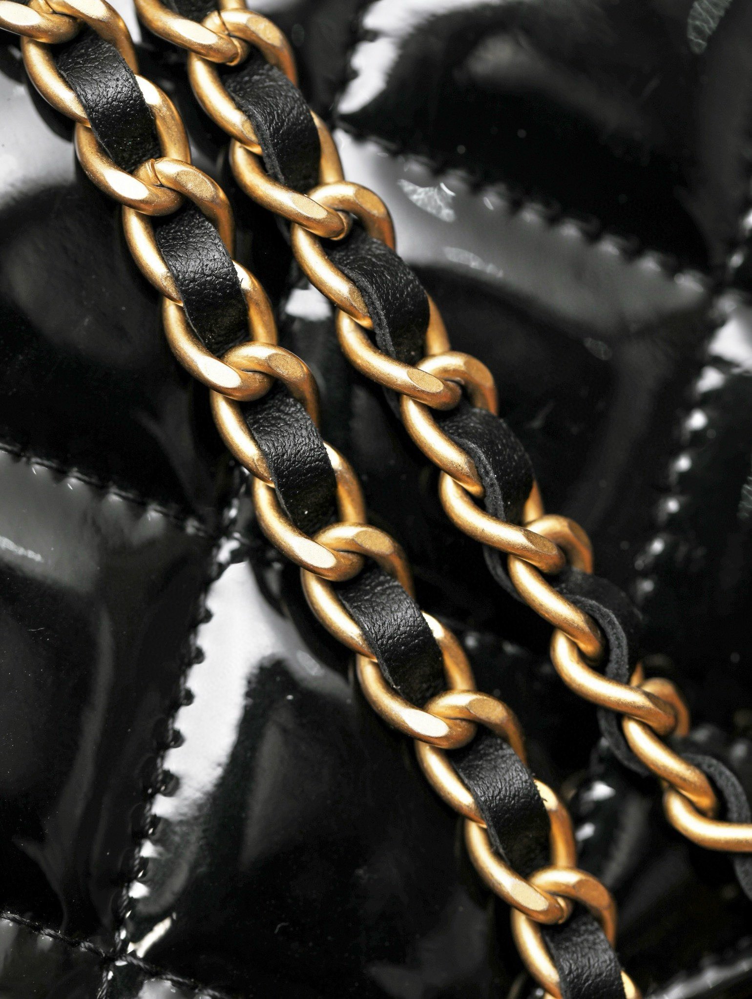 CHANEL clutch with chain