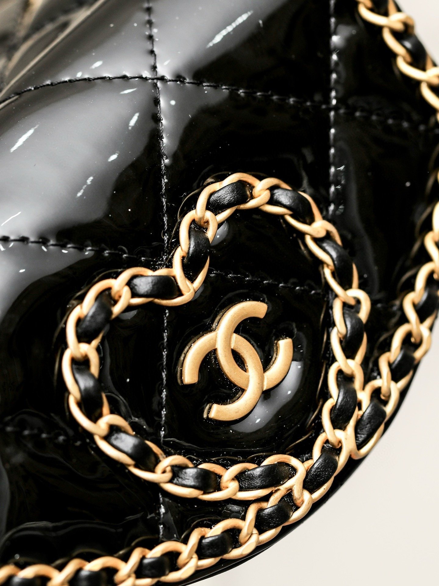 CHANEL clutch with chain