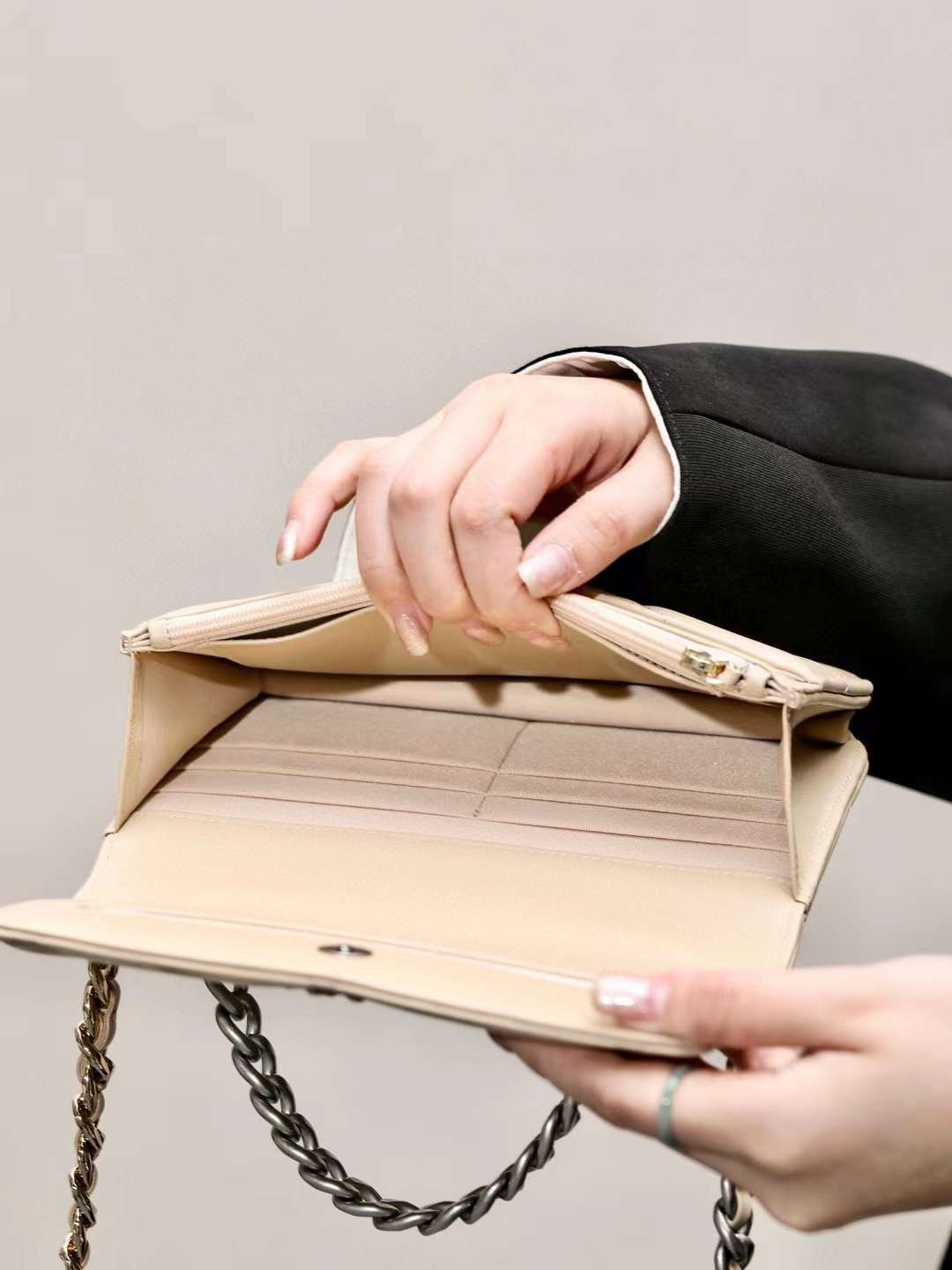 CHANEL classics 19 woc