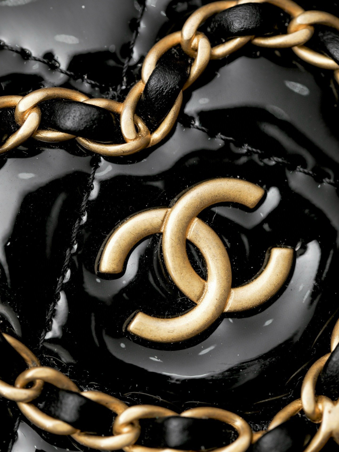 CHANEL clutch with chain