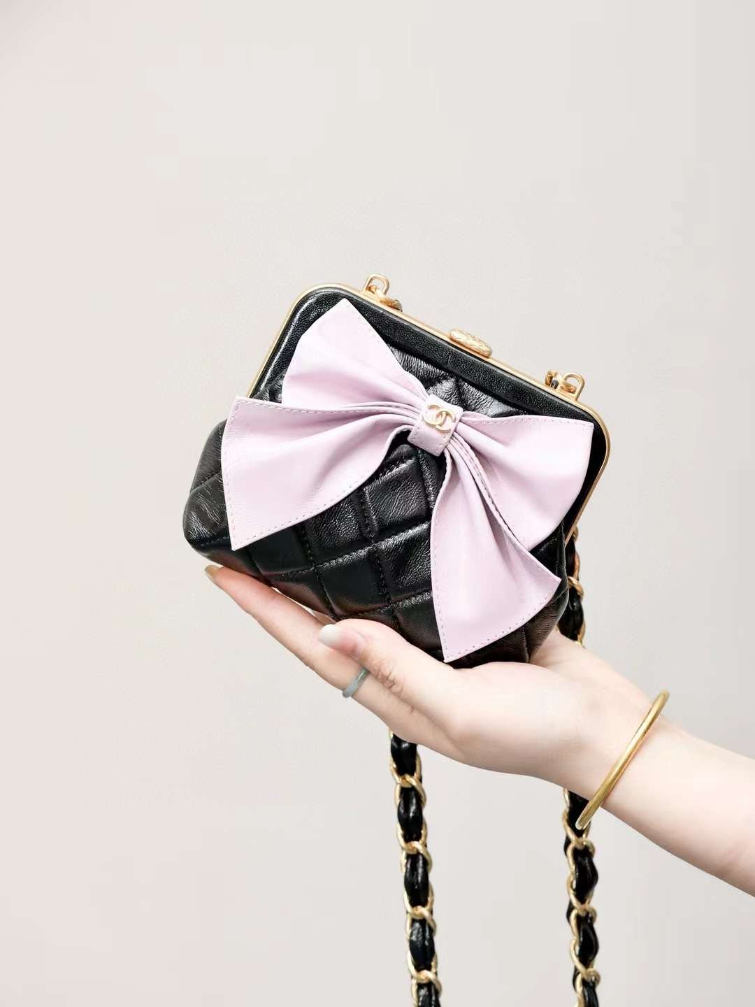 CHANEL clutch with chain