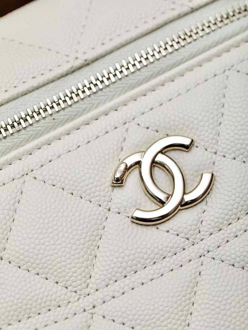 CHANEL Long Vanity with Chain