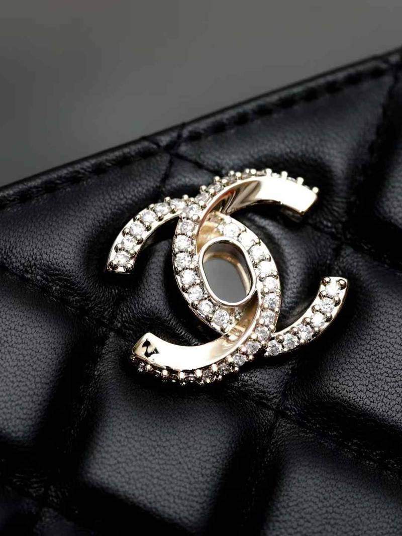 CHANEL Chain wallet