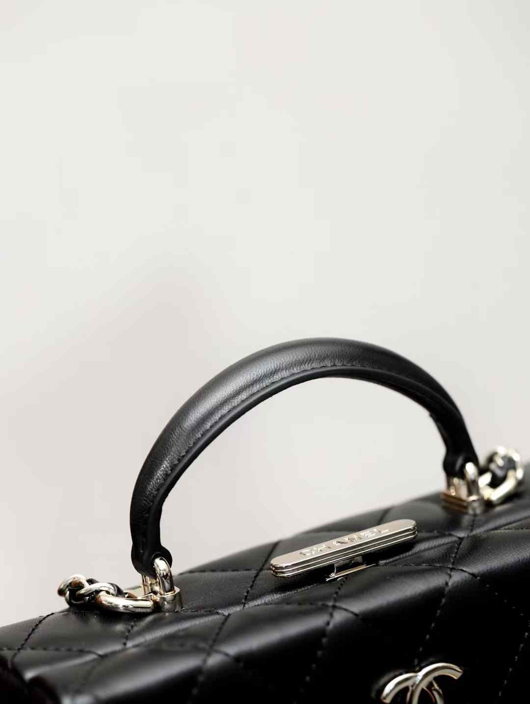 CHANEL Small box bag