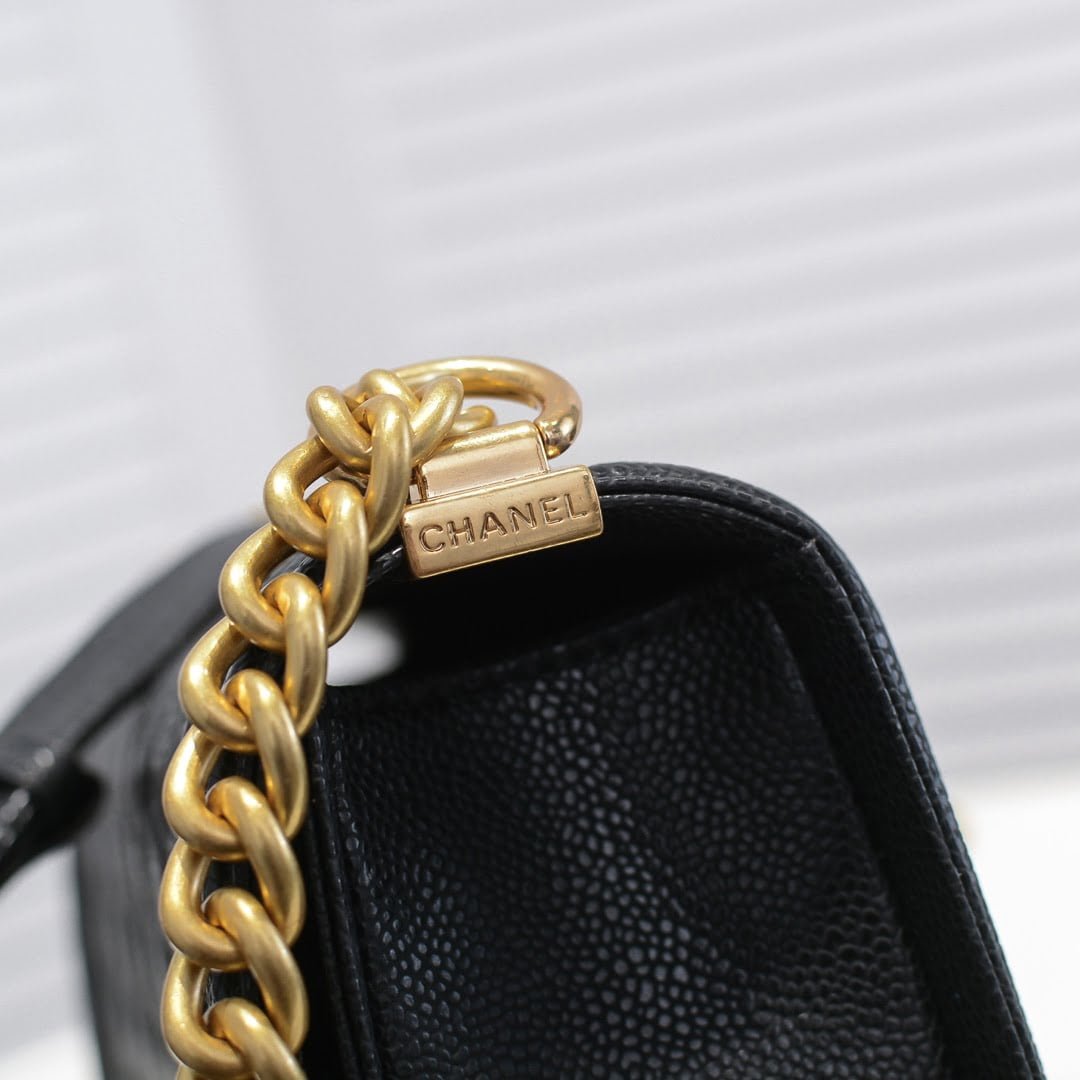 Chanel Cowhide caviar with gold hardware size: 25*15*9cm