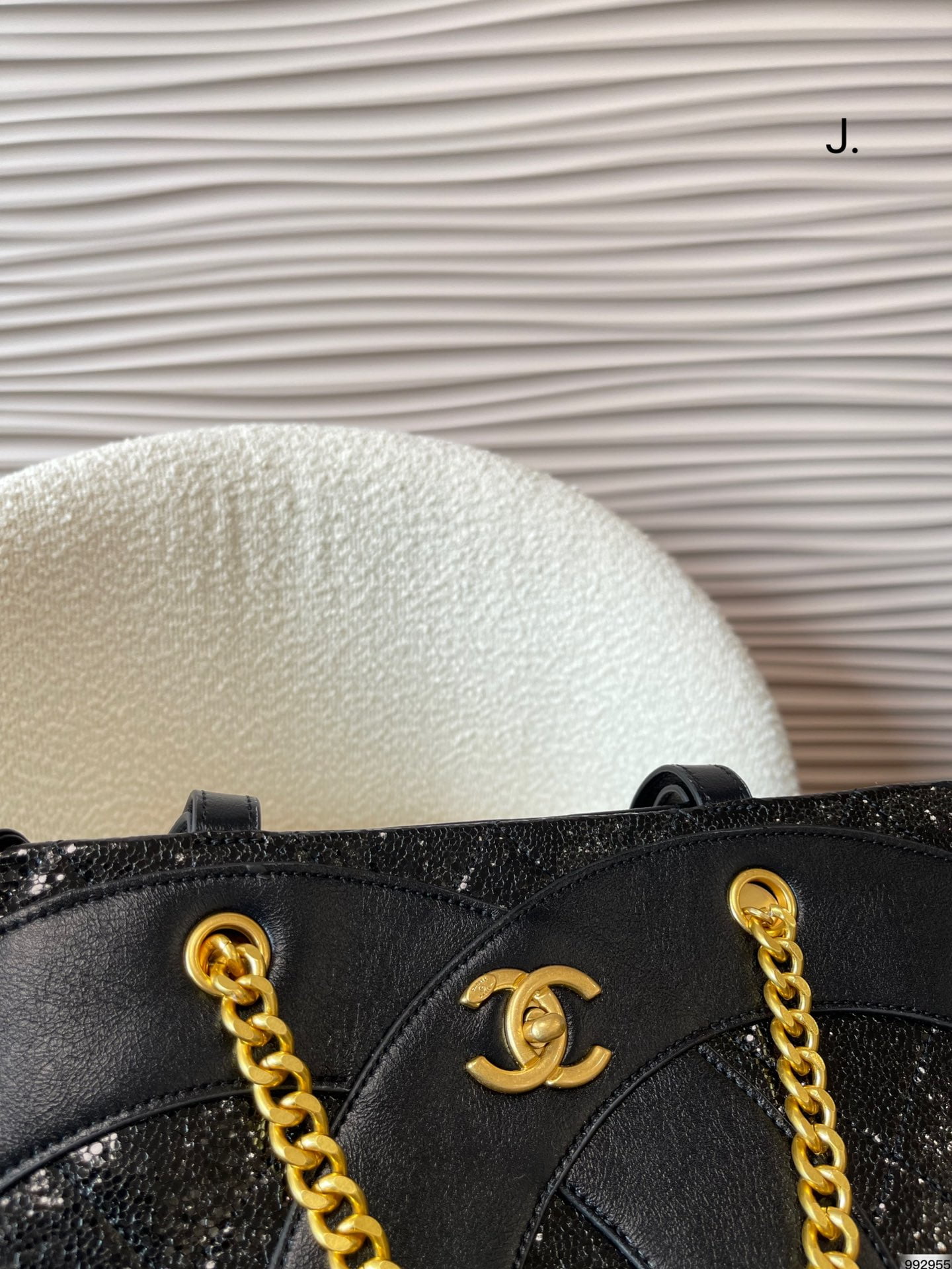 Chanel new tote bag size: 29*31cm